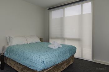 Stylish 3 Bedroom Condo - St Kilda Accommodation 4