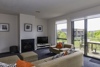 Stylish 3 Bedroom Condo - St Kilda Accommodation 1