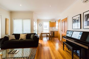 KIM 2BDR West Melbourne Apartment - St Kilda Accommodation 2