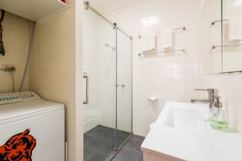 KIM 2BDR West Melbourne Apartment - St Kilda Accommodation 6