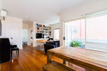 KIM 2BDR West Melbourne Apartment - St Kilda Accommodation 5