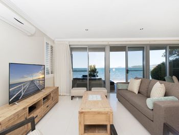 Soldiers Point Road 2 163 Seaside Splendour - St Kilda Accommodation 2