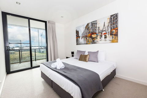 Trendy Self Contained City Apartment - St Kilda Accommodation 6