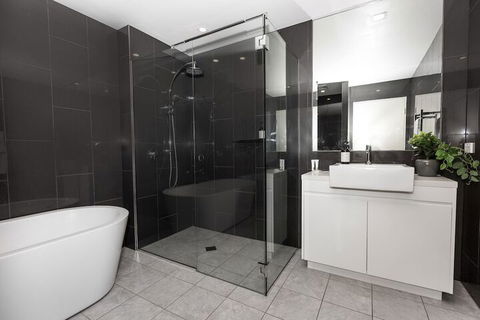 Trendy Self Contained City Apartment - St Kilda Accommodation 5