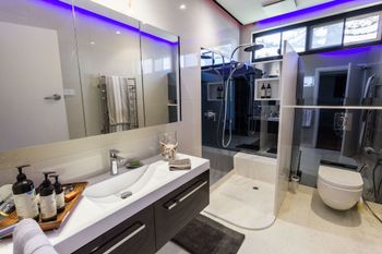 Serene Marinafront 3BR Retreat - St Kilda Accommodation 5