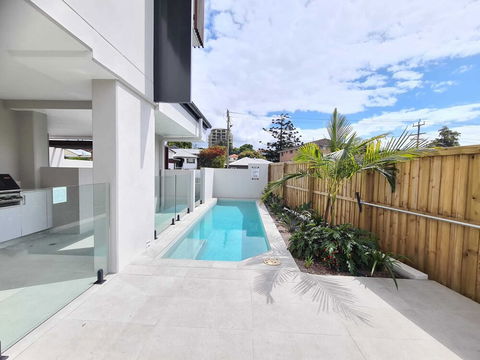 Modern 2 BR With Private Pool & Garden - St Kilda Accommodation 2
