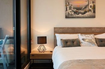 Stunning Harbour & City View Loft - St Kilda Accommodation 4