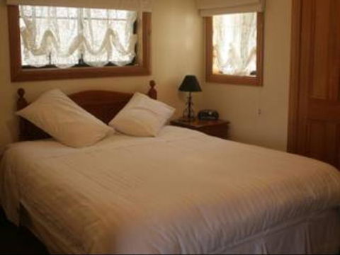 Twin Pines Cottage On Lansdowne - St Kilda Accommodation 1