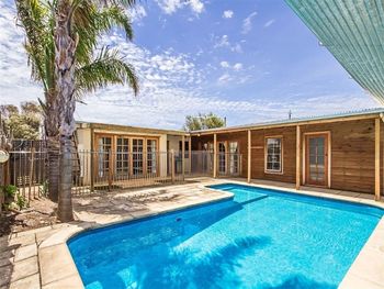 Hidden Oasis - St Kilda Accommodation 0