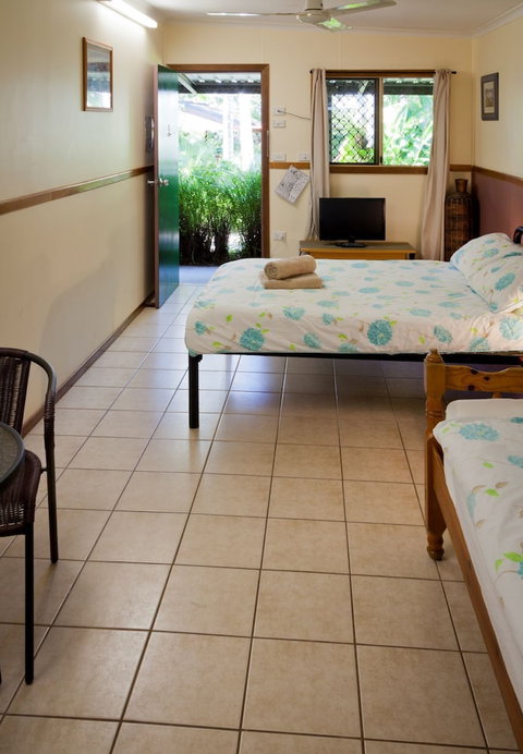 Woolshed Eco Lodge - St Kilda Accommodation 4