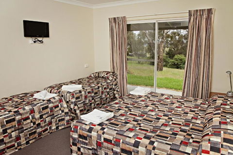 BATHURST GOLDFIELDS MOTEL On MOUNT PANORAMA - St Kilda Accommodation 5