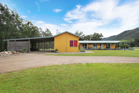 Feathertop Views And Dorm - St Kilda Accommodation 1