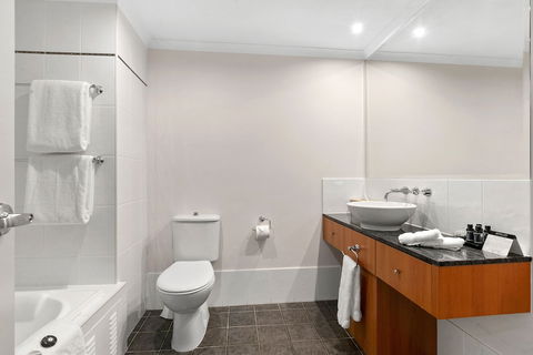 Poolside Apt In Alamanda Beachfront Resort 67 - St Kilda Accommodation 6