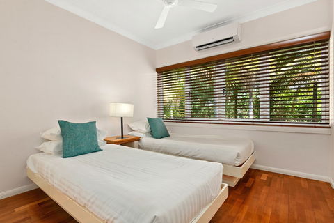 Poolside Apt In Alamanda Beachfront Resort 67 - St Kilda Accommodation 4