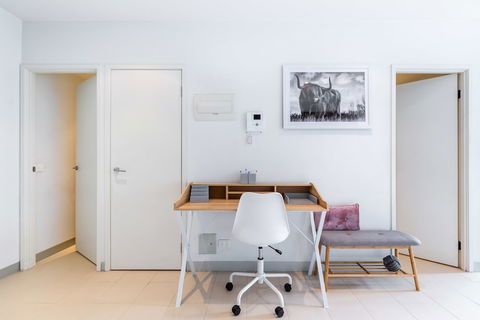 Ella, 1BDR Melbourne Apartment - St Kilda Accommodation 5