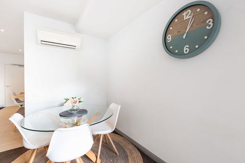 Ella, 1BDR Melbourne Apartment - St Kilda Accommodation 4