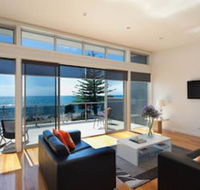 Penguin Waterfront Escape - St Kilda Accommodation