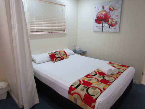 Alex Beach Cabins - St Kilda Accommodation 4