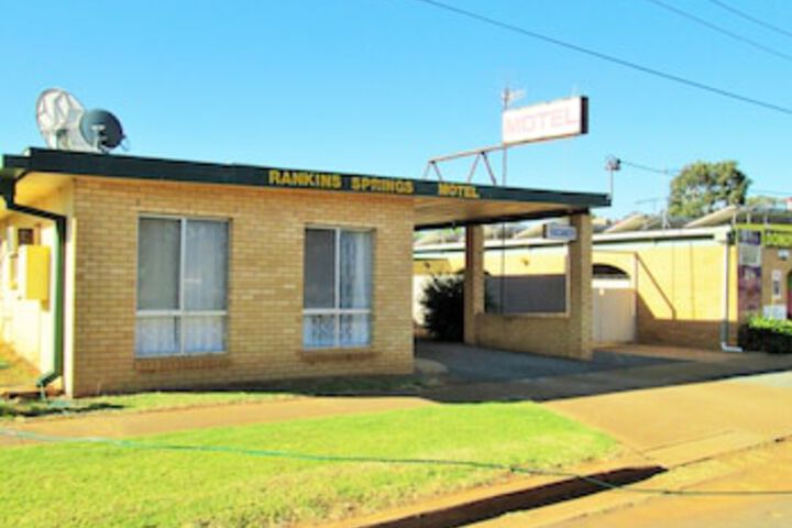 Kikoira ACT St Kilda Accommodation