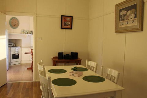 Trefolly Olive Cottage - St Kilda Accommodation 4