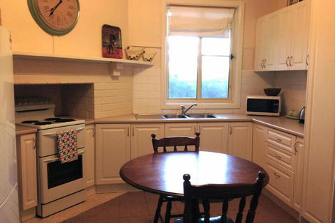 Trefolly Olive Cottage - St Kilda Accommodation 5