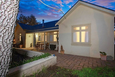Hahndorf House B&B - St Kilda Accommodation 1