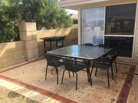 Port Bouvard Beach Holiday Home Mandurah - St Kilda Accommodation 2