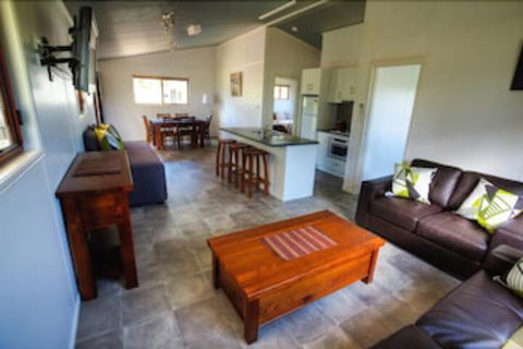 Killarney View Cabins & Caravan Park - St Kilda Accommodation 0
