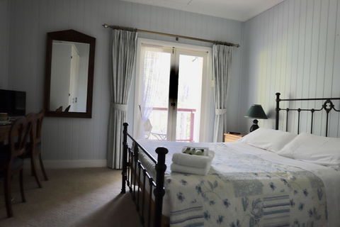 Hilltop On Tamborine - St Kilda Accommodation 2
