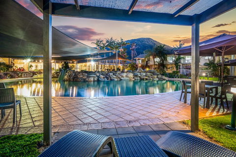 Hotel Grand Chancellor Palm Cove - St Kilda Accommodation 0