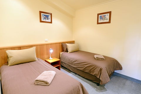 Falls Creek Country Club - St Kilda Accommodation 1
