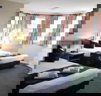 Meadowbrook Hotel