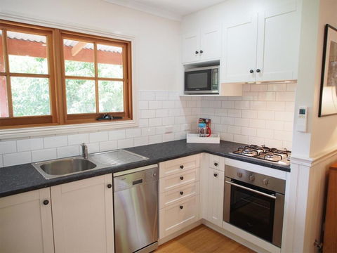Tahara Cottage - St Kilda Accommodation 2