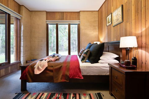 Gumtree Spring - St Kilda Accommodation 2