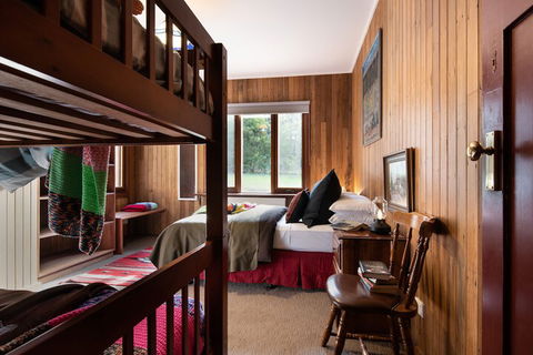 Gumtree Spring - St Kilda Accommodation 7