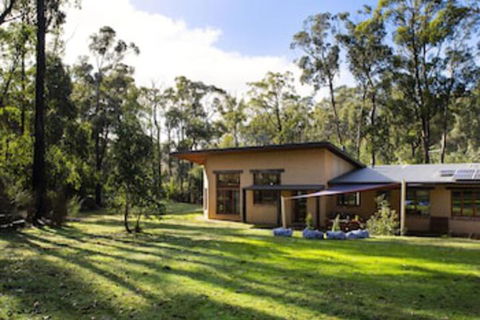 Gumtree Spring - St Kilda Accommodation 0