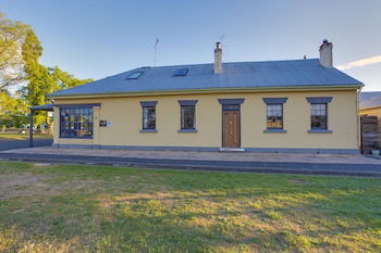 White's Corner - St Kilda Accommodation 0