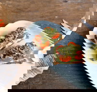 Wings and Tins - St Kilda Accommodation