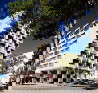 Mezethes Greek Taverna - St Kilda Accommodation