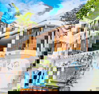 Rae's on Wategos - St Kilda Accommodation