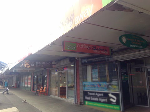 V & B Coffee And Bakery Take Away - St Kilda Accommodation 0