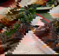 Muoi's Feast - St Kilda Accommodation