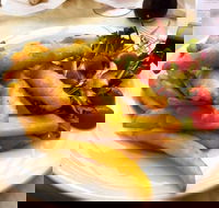 Restaurant and Bar at Noosa Heads Surf Club - St Kilda Accommodation