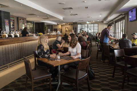 Royal Hotel - St Kilda Accommodation 1