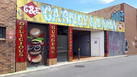 Carney & Earl's - St Kilda Accommodation 0