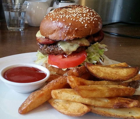 Kardinia Outlet Cafe - St Kilda Accommodation 0