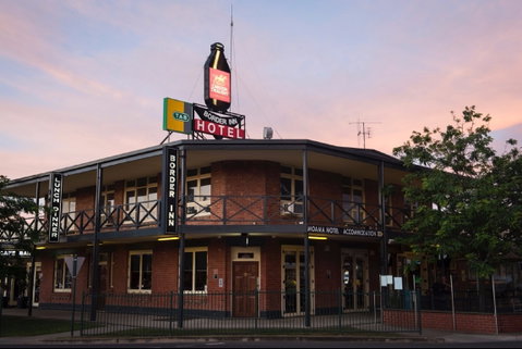 Border Inn Hotel - St Kilda Accommodation 0