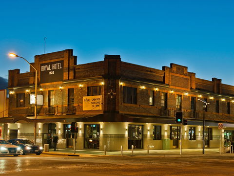 Royal Hotel Queanbeyan - St Kilda Accommodation 0