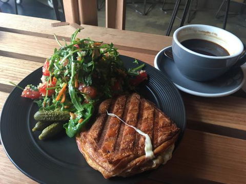 Abbots And Kinney - St Kilda Accommodation 0