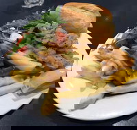 EJ's Bistro - Centrals Sports Club Trinity Beach - St Kilda Accommodation